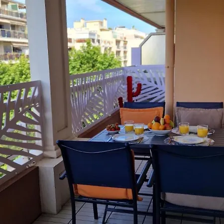 Juan 4 Prs, Clim, 300m Plage, Piscine, Parking Апартаменты *